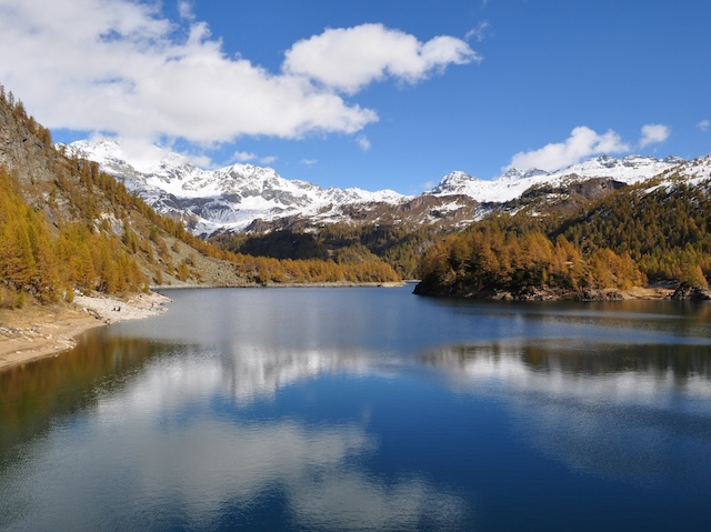 alpe-devero-mountain-lake-autumn-italy-tour-2026.jpg Mountain lake and alpine scenery at Alpe Devero in northern Italy.