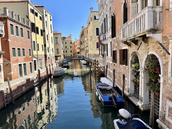 Classic Venice Canal Scene – Journey Through the Veneto venice canal journey through the veneto tour