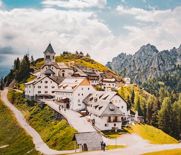 monte-lussari-friuli-mountain-village-tour The hilltop village and sanctuary of Monte Lussari with alpine peaks in the background.