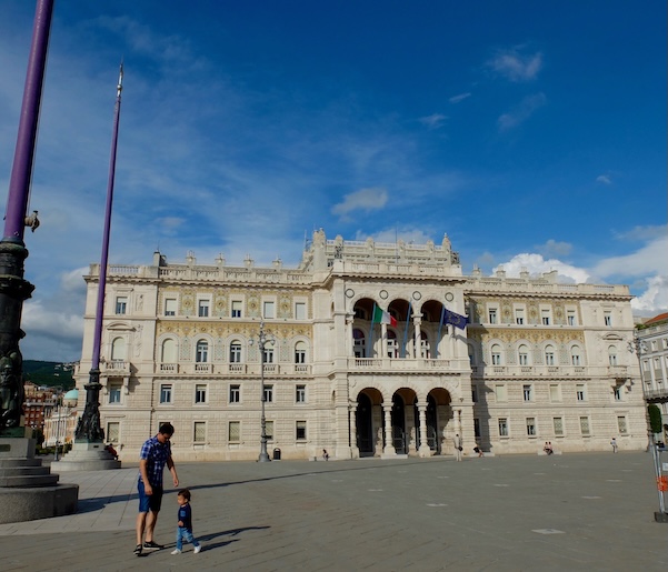 trieste-piazza-unita-italy-northern-italy-tour Piazza Unità d’Italia in Trieste with its grand Habsburg-era buildings.